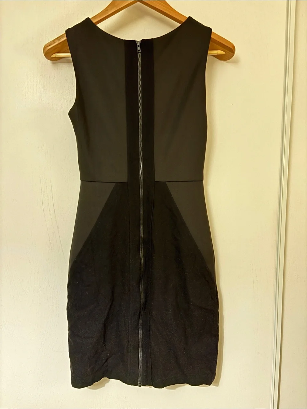 Susana Monaco Little Black Sheath Dress Size 4 Sleeveless Zipper 90s Minimalist - Picture 2 of 11